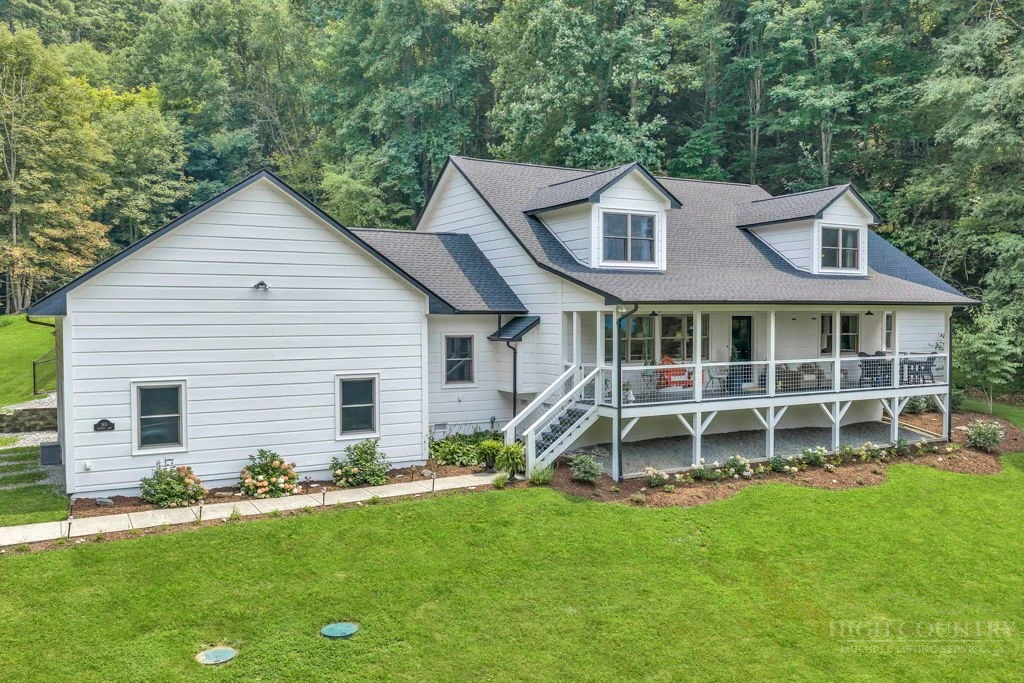 Image number 2 for the current listing