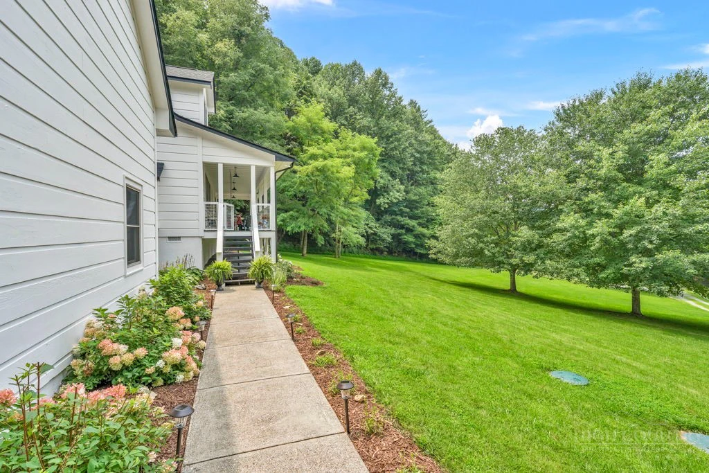 Image number 3 for the current listing