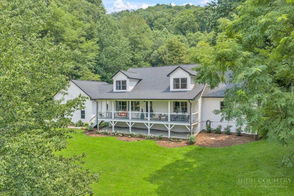 Image number 1 for the current listing