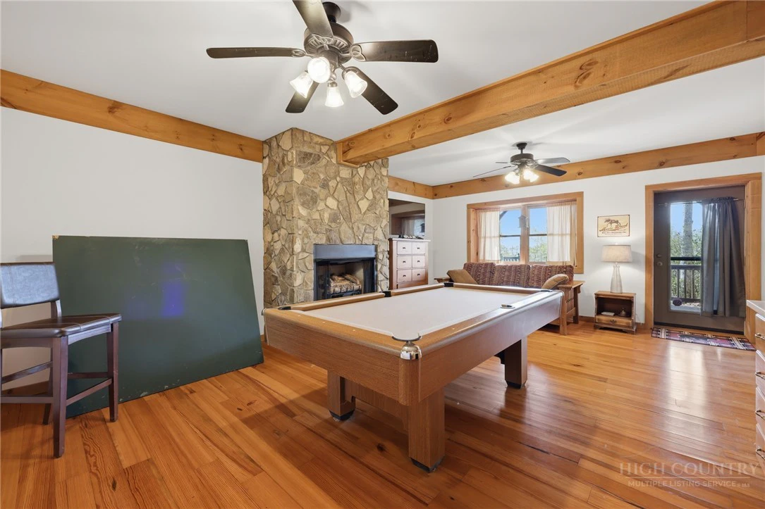 Image number 14 for the current listing