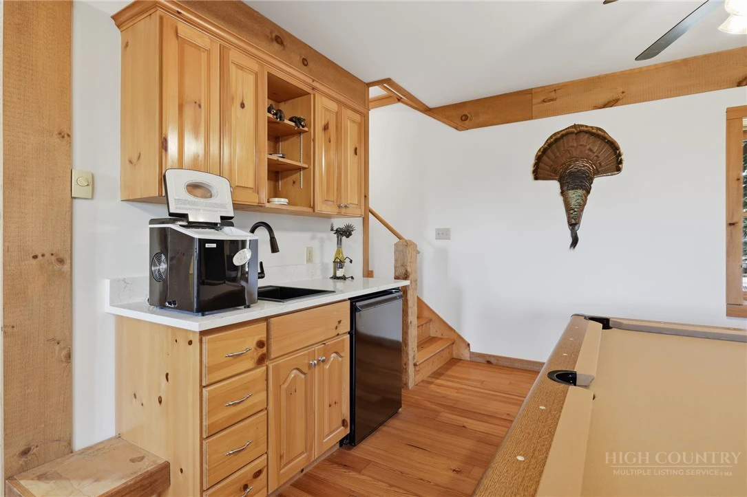 Image number 4 for the current listing