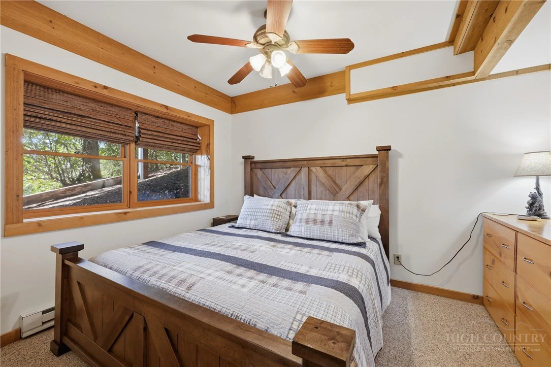 Image number 5 for the current listing