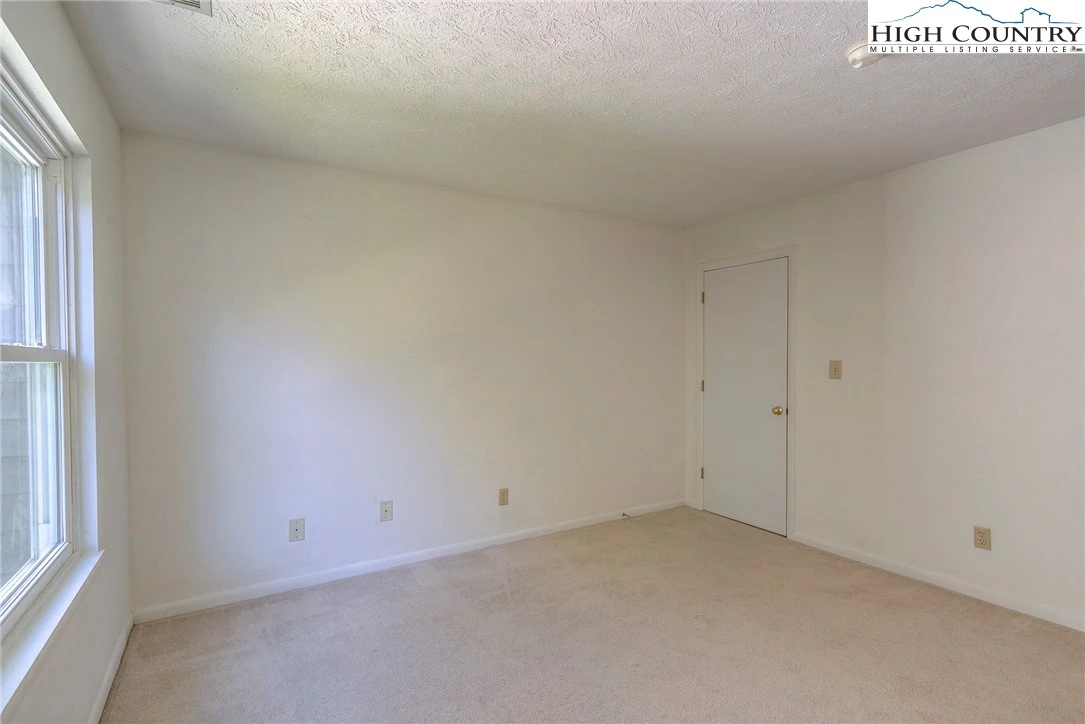 Image number 5 for the current listing