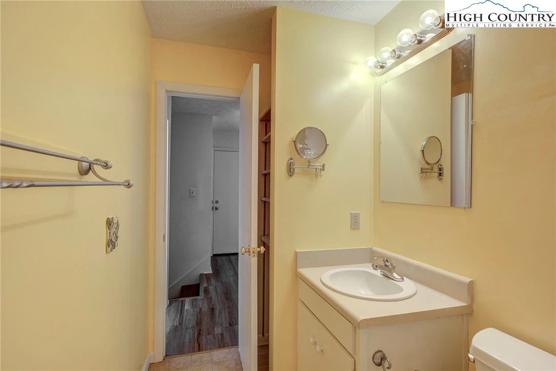 Image number 7 for the current listing
