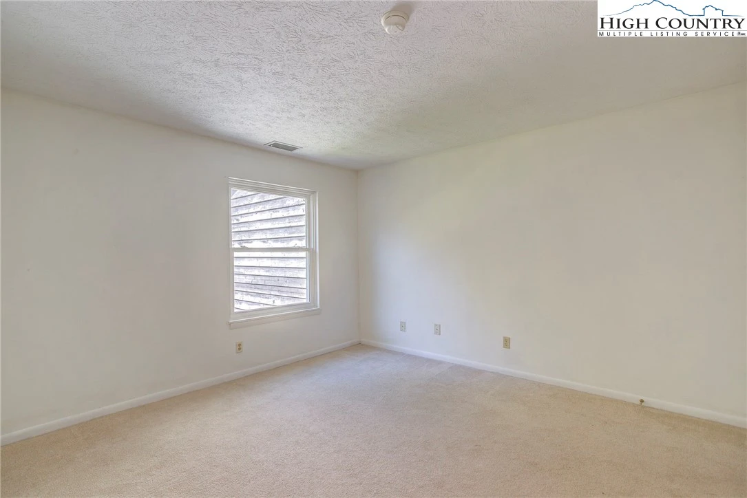 Image number 3 for the current listing