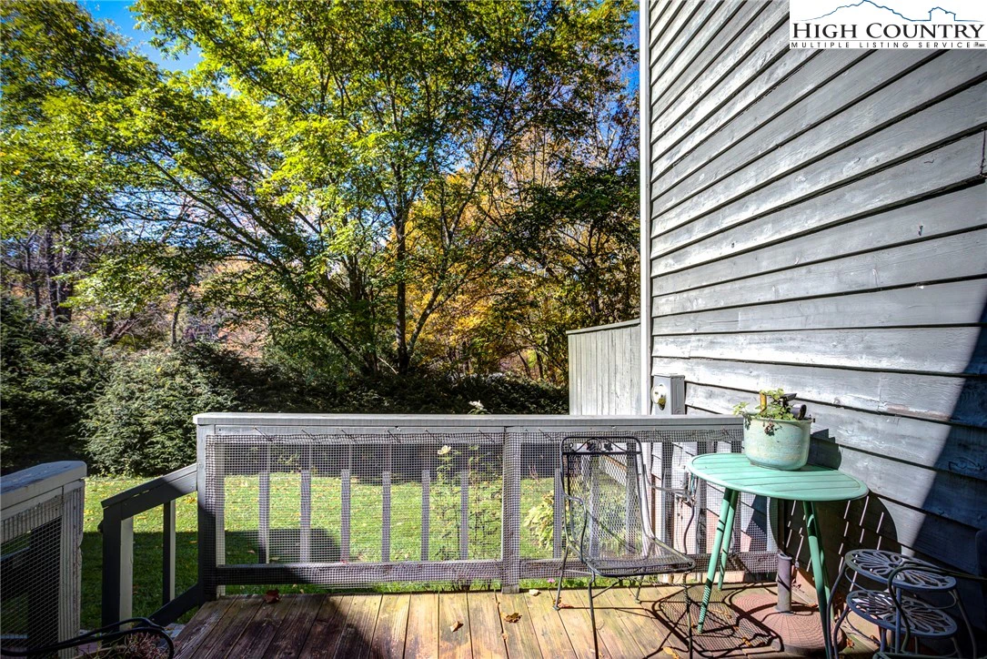Image number 14 for the current listing