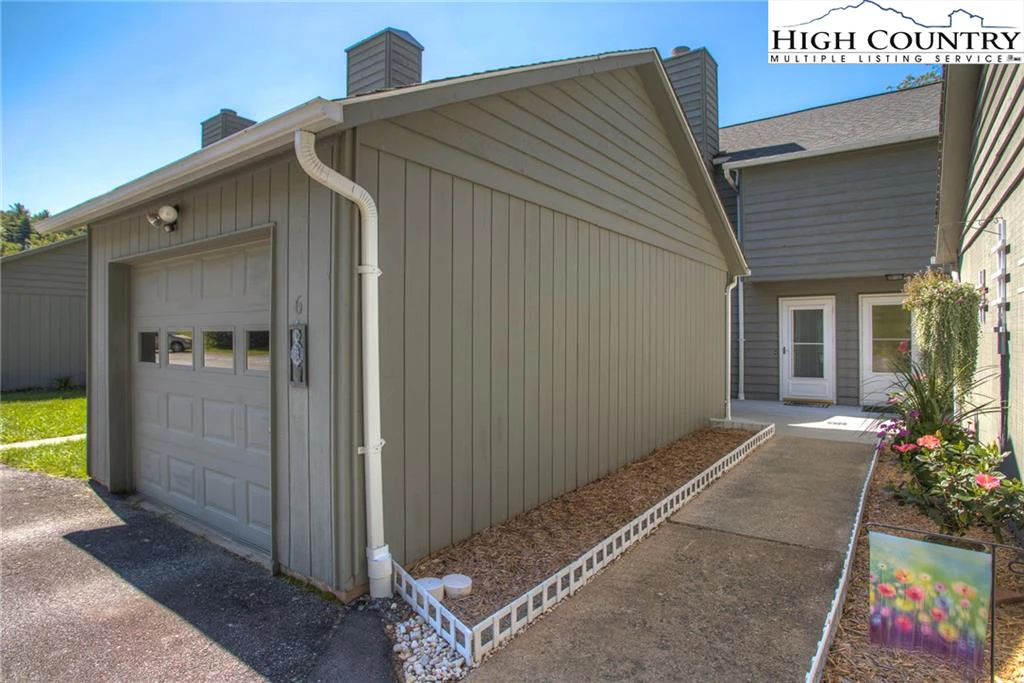 Image number 1 for the current listing
