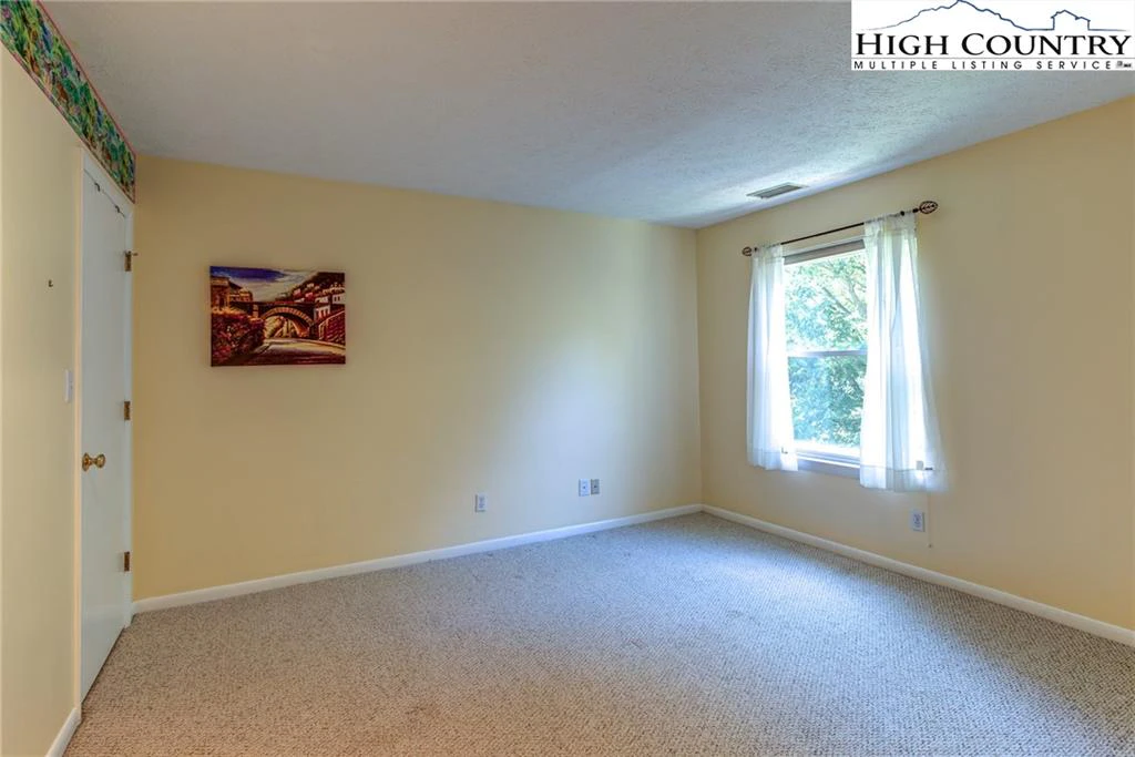 Image number 2 for the current listing