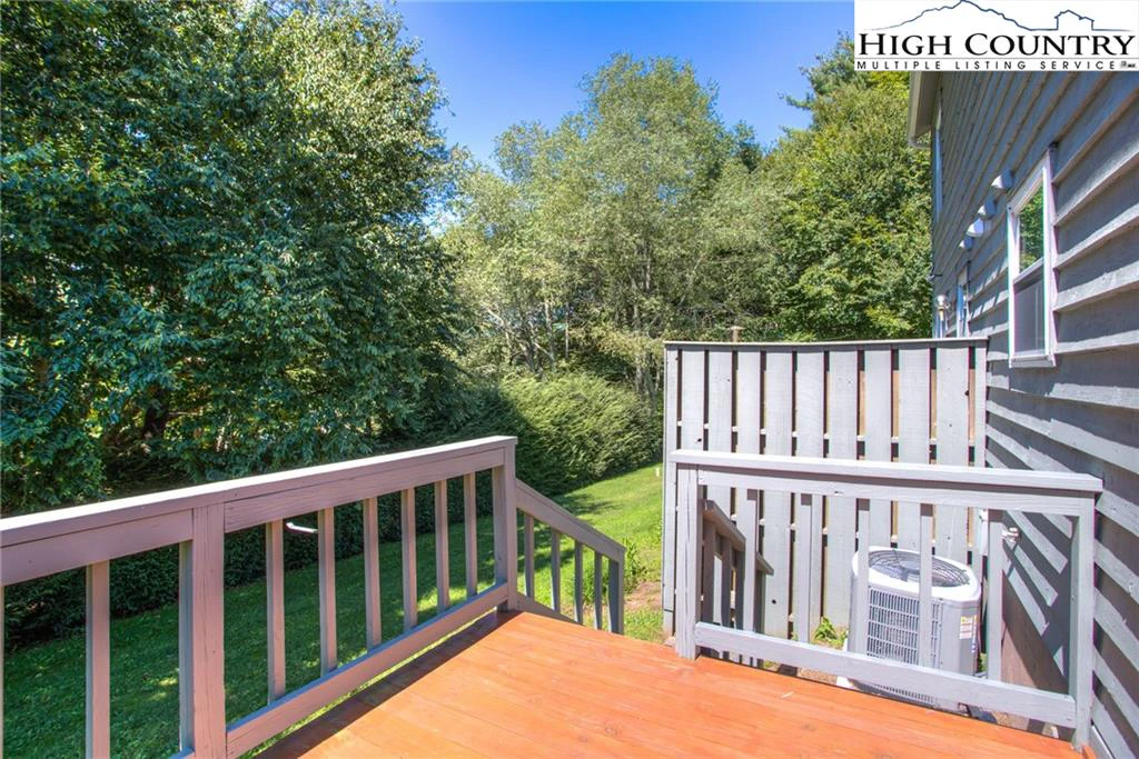 Image number 11 for the current listing