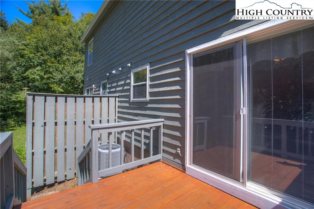 Image number 10 for the current listing