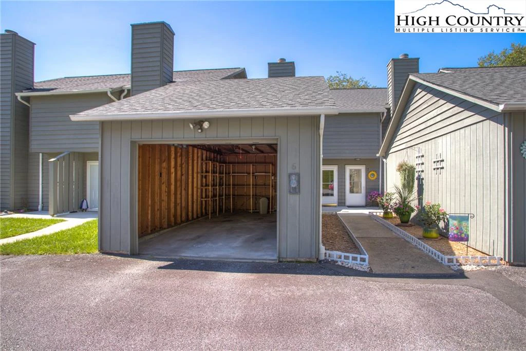 Image number 4 for the current listing