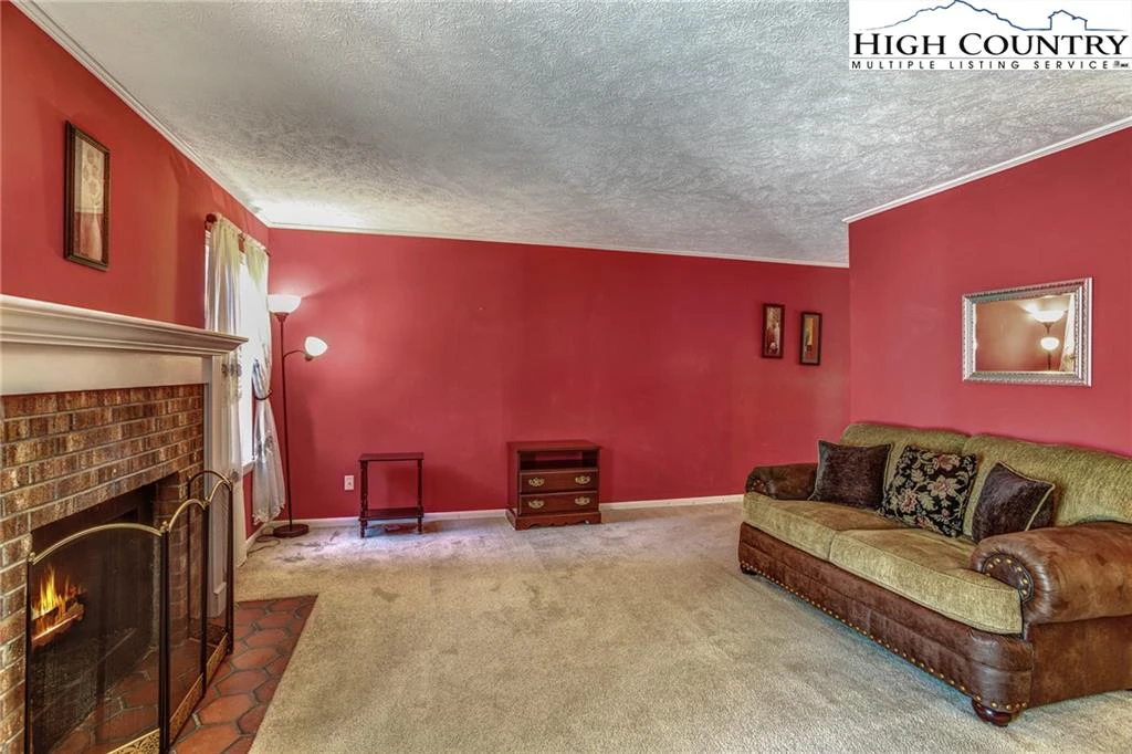 Image number 18 for the current listing