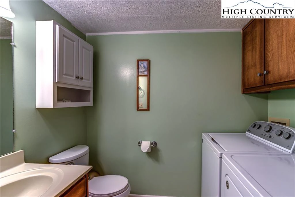 Image number 14 for the current listing