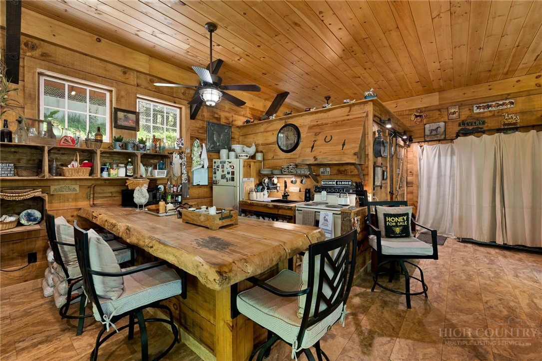 Image number 14 for the current listing
