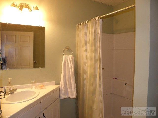 Image number 16 for the current listing