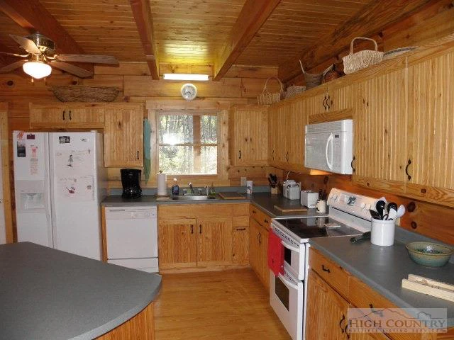 Image number 2 for the current listing