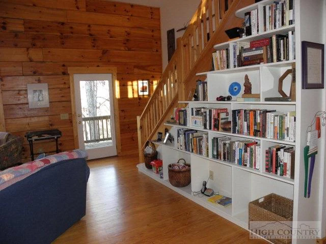 Image number 7 for the current listing