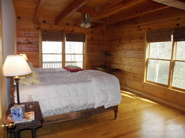 Image number 4 for the current listing