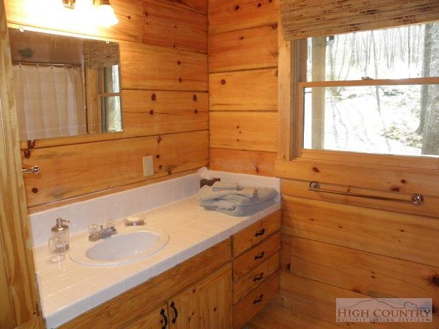 Image number 3 for the current listing