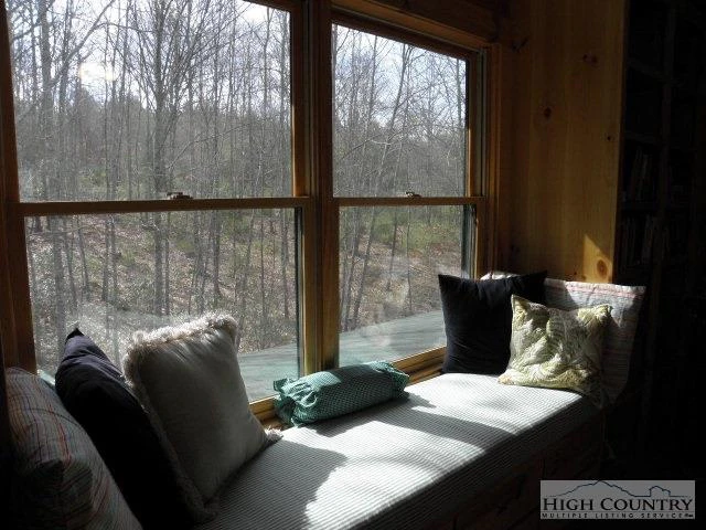 Image number 23 for the current listing