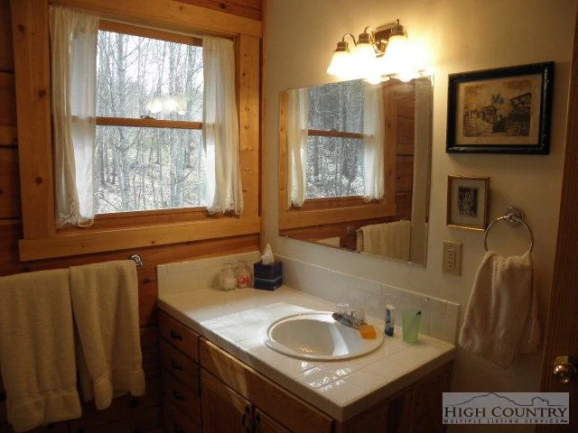 Image number 21 for the current listing