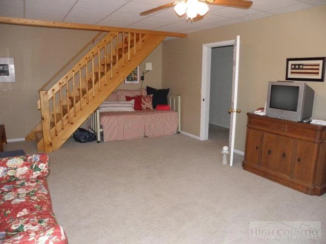 Image number 20 for the current listing