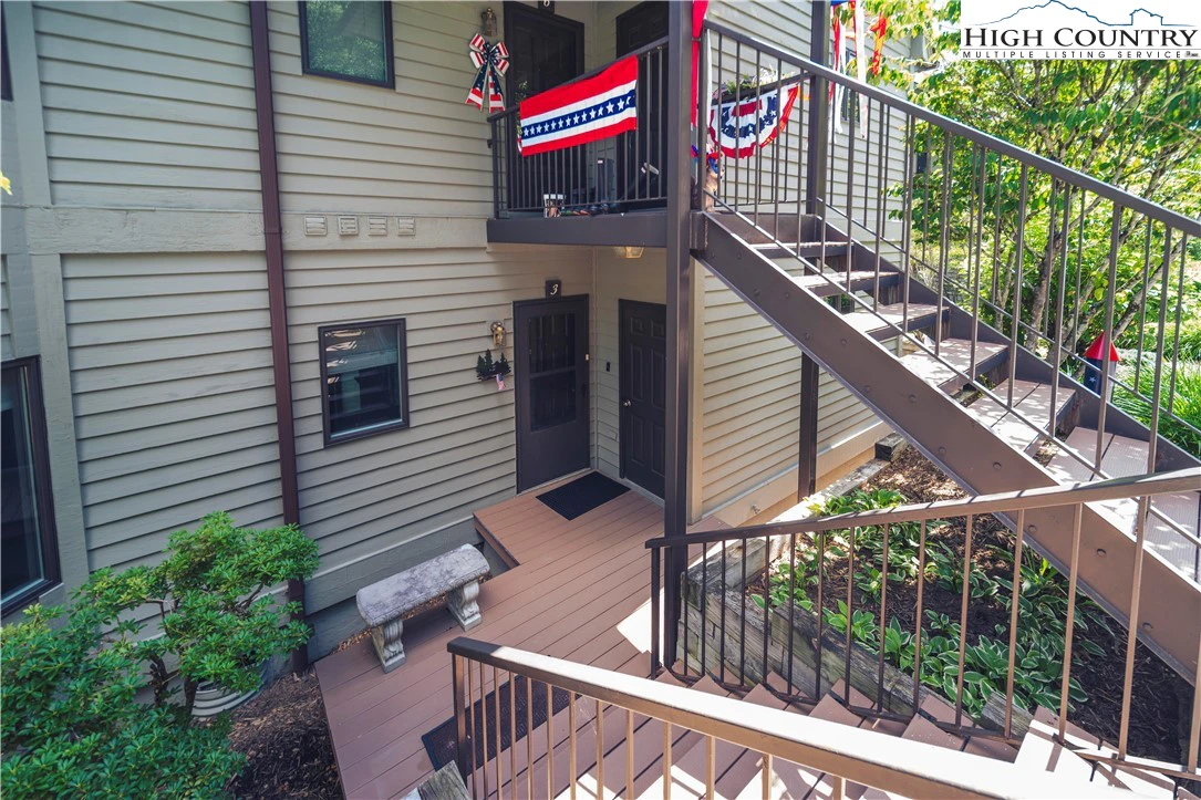 Image number 1 for the current listing