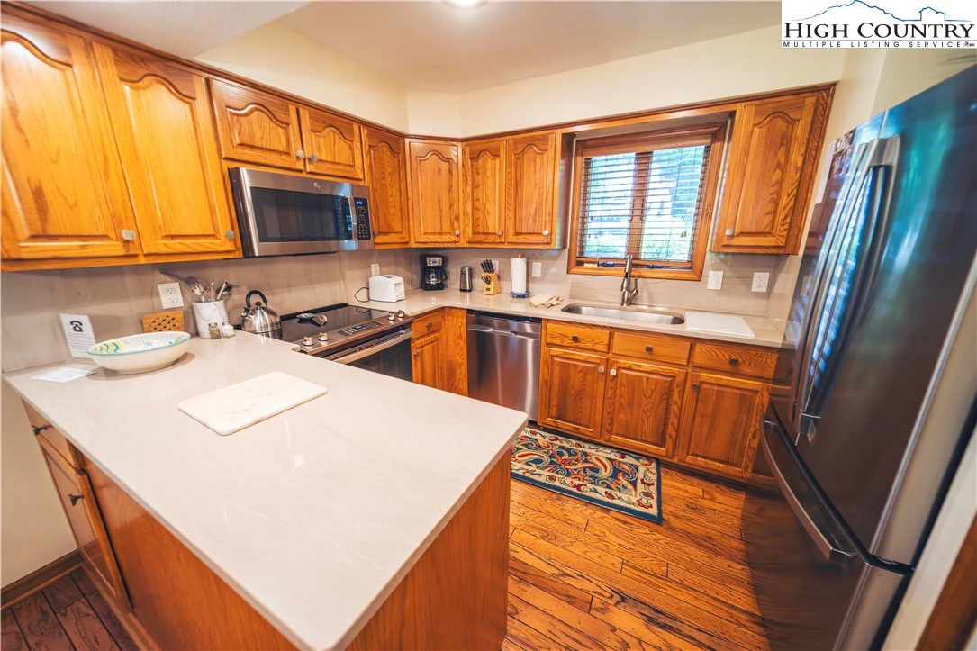 Image number 15 for the current listing