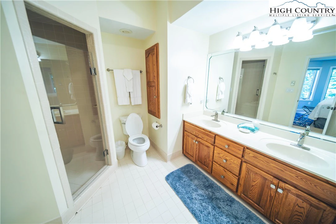Image number 9 for the current listing