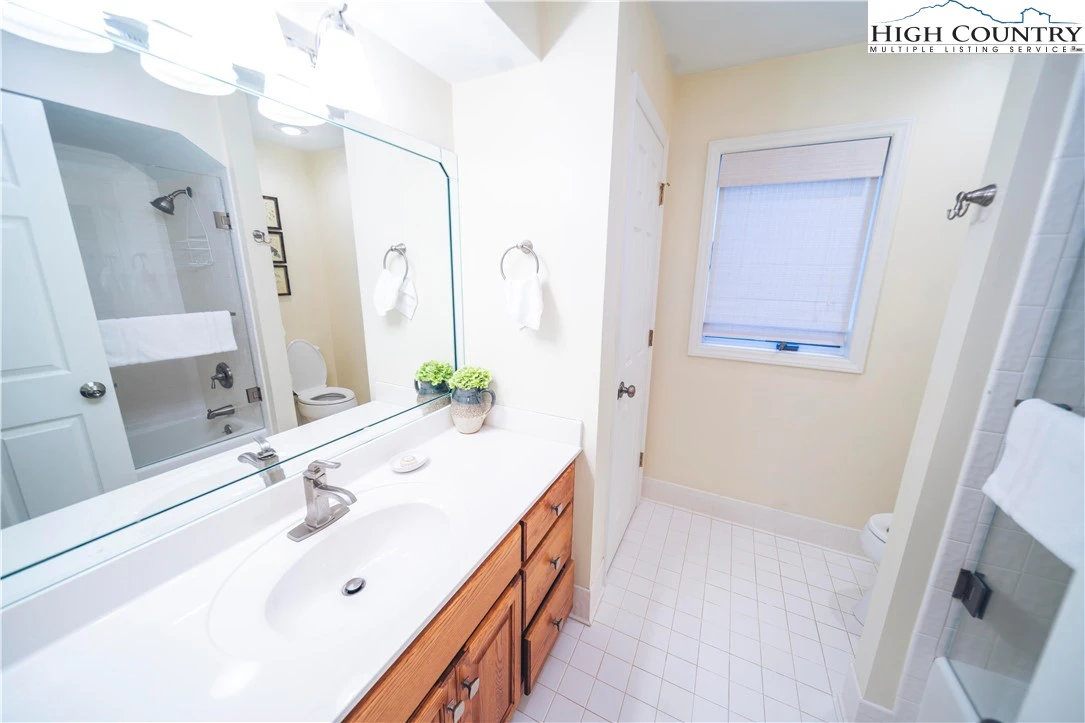 Image number 7 for the current listing
