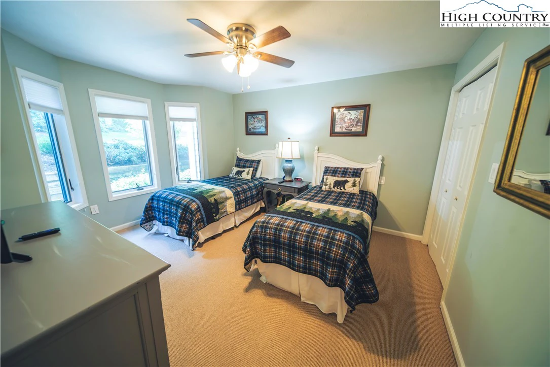Image number 6 for the current listing