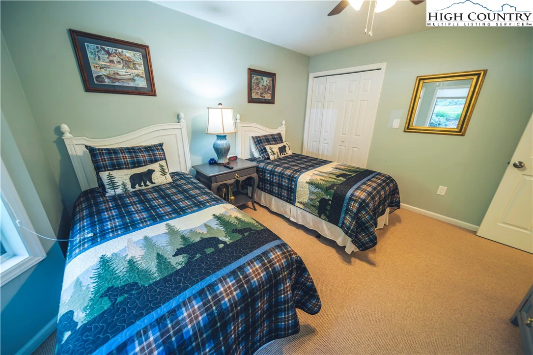 Image number 5 for the current listing