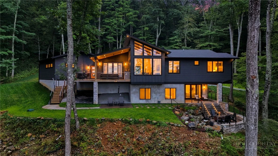 Image number 1 for the current listing