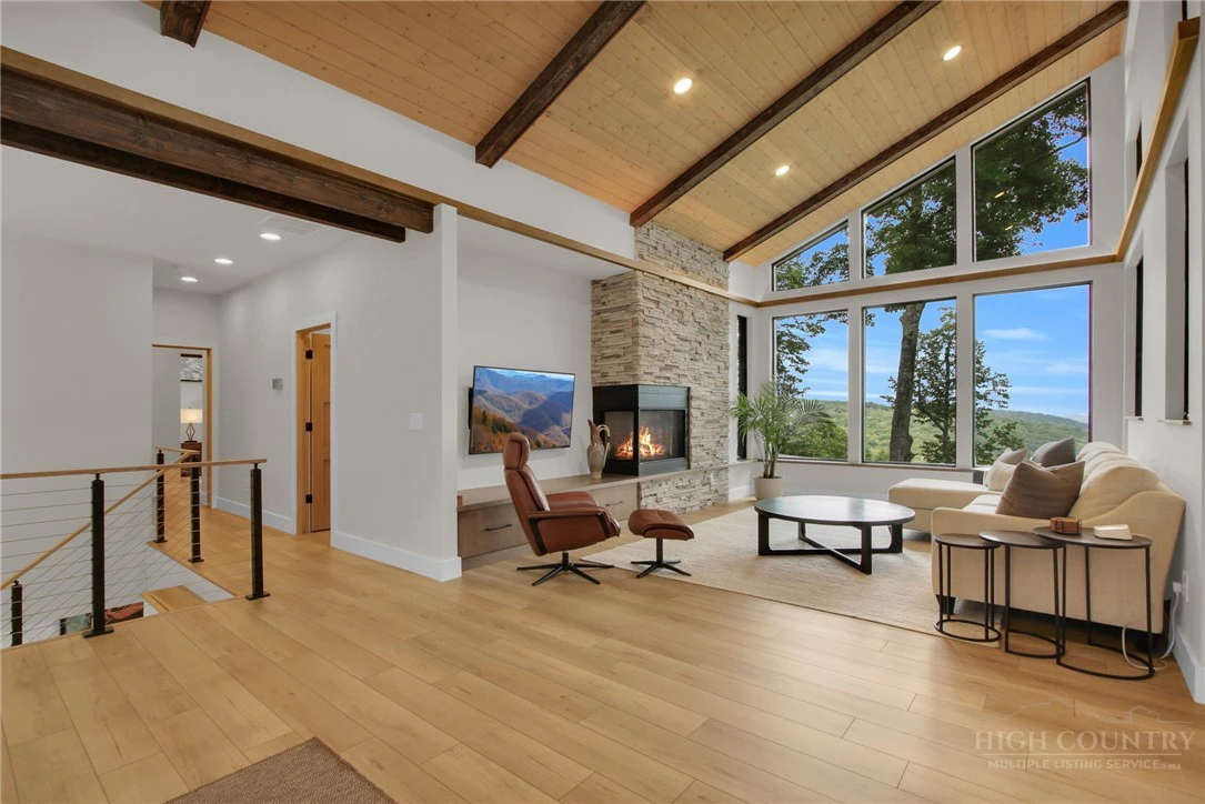 Image number 3 for the current listing