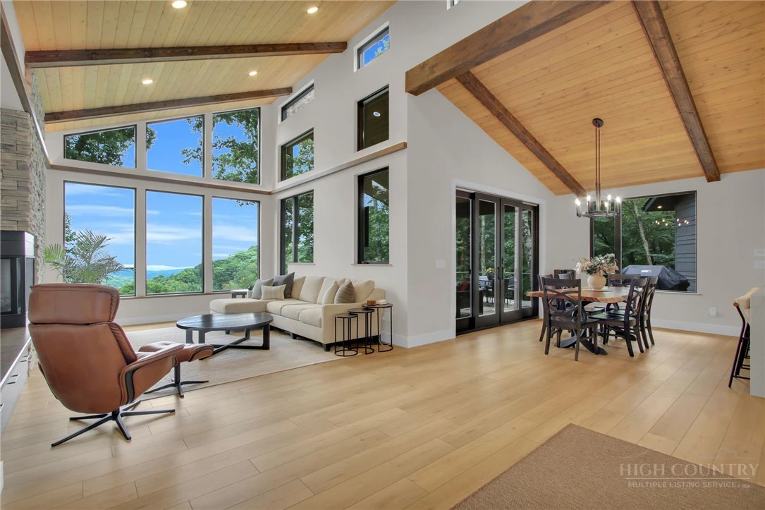 Image number 4 for the current listing