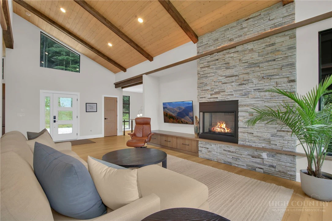 Image number 7 for the current listing