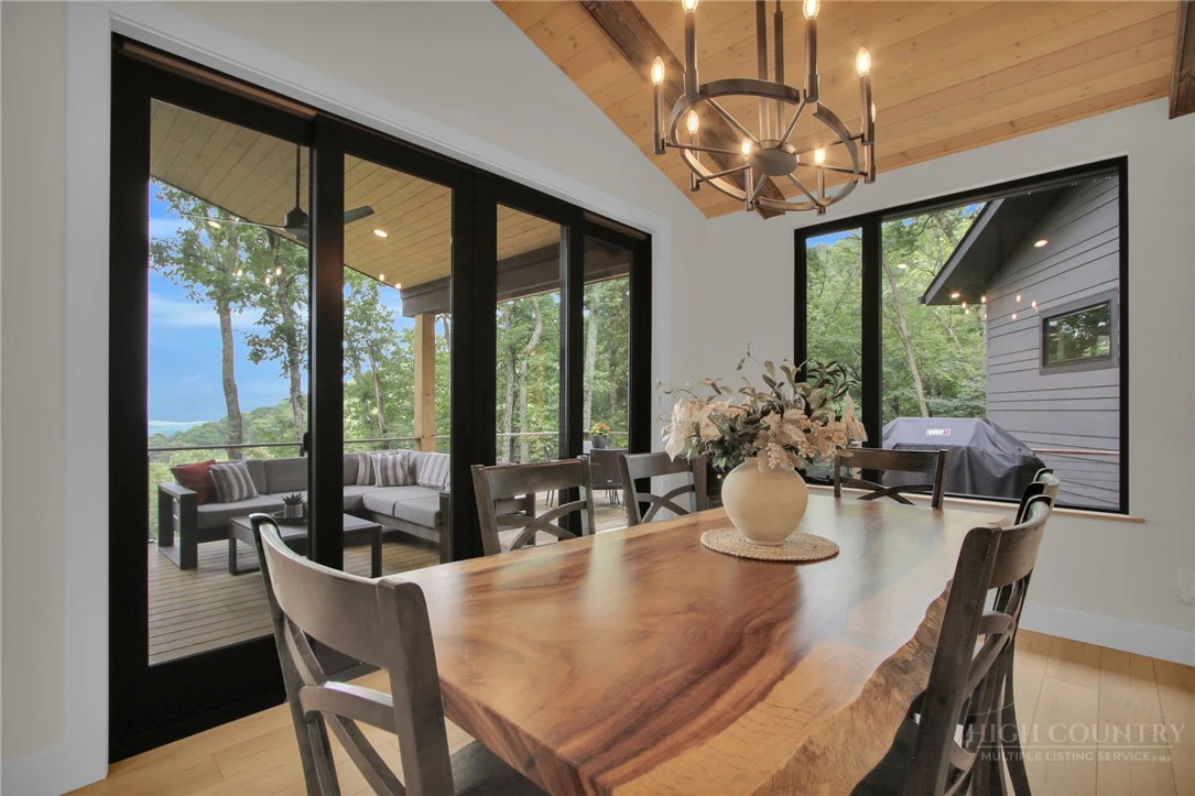 Image number 8 for the current listing