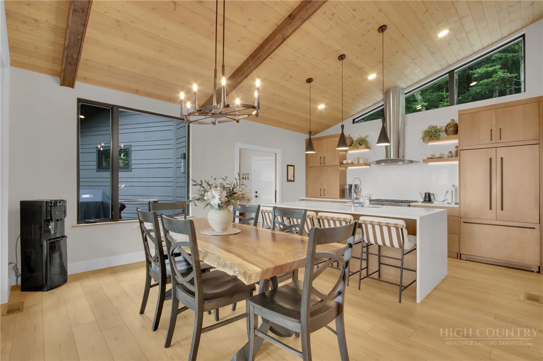 Image number 9 for the current listing