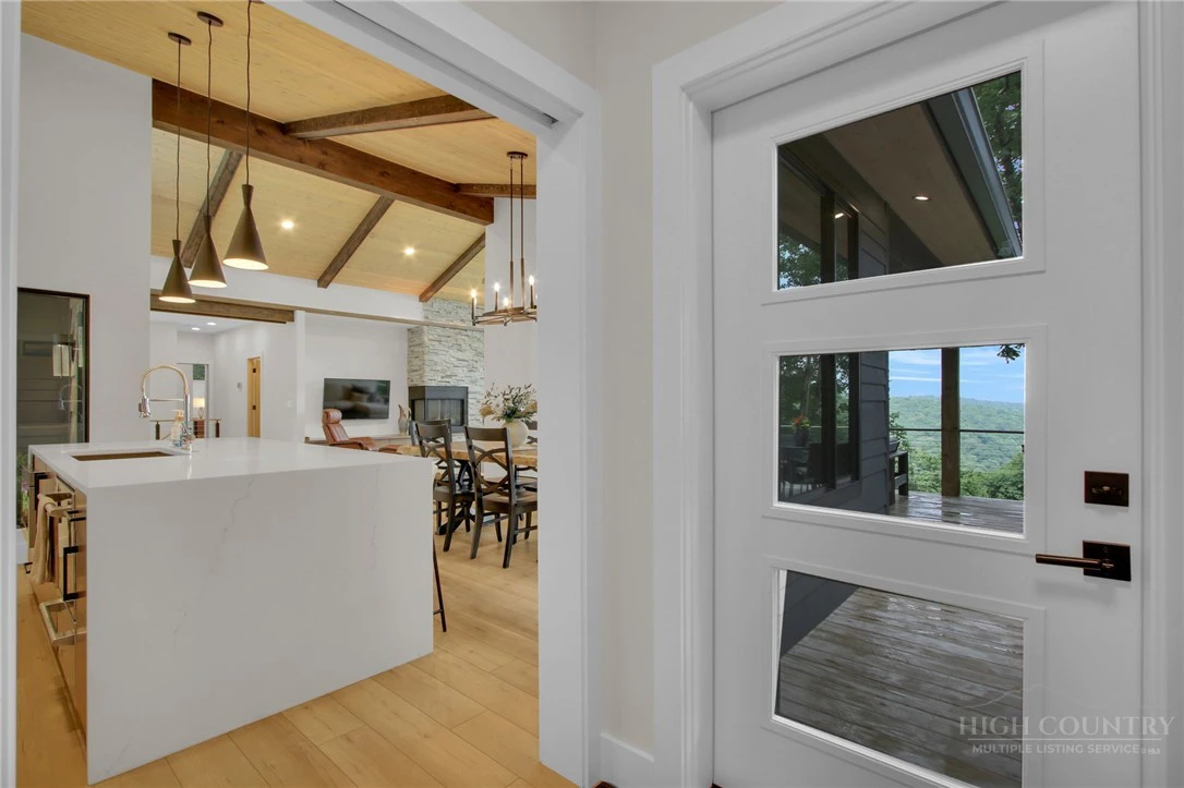 Image number 15 for the current listing
