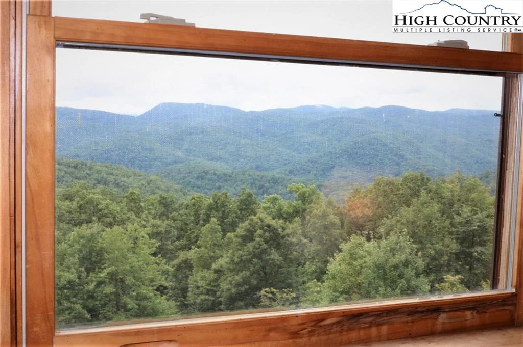 Image number 13 for the current listing