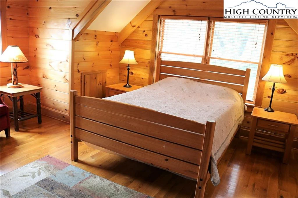 Image number 2 for the current listing