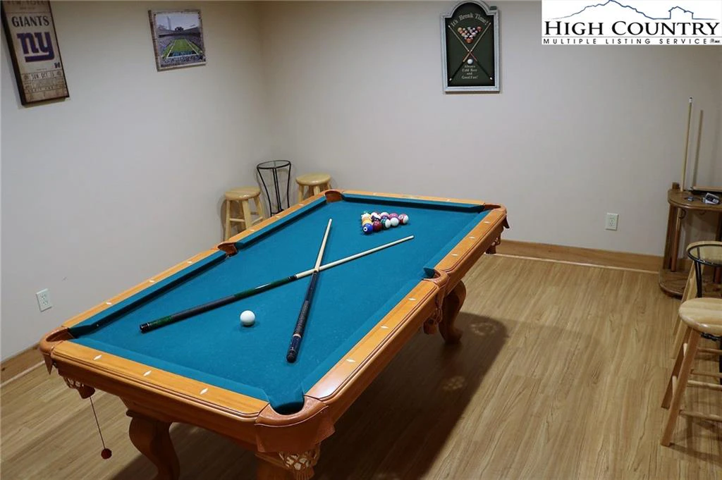 Image number 9 for the current listing