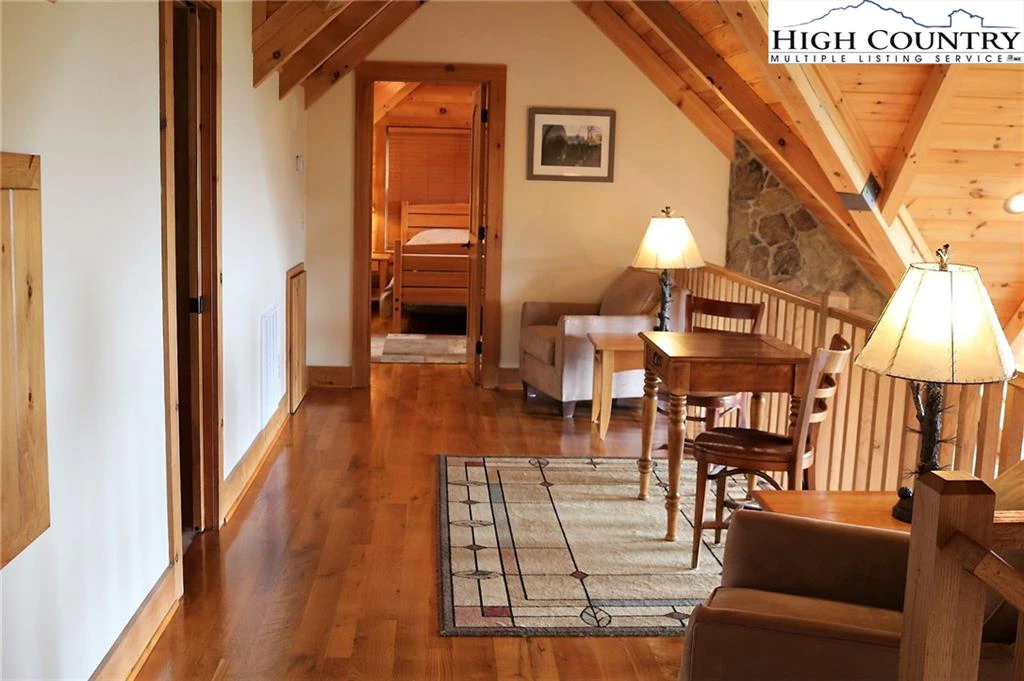 Image number 14 for the current listing