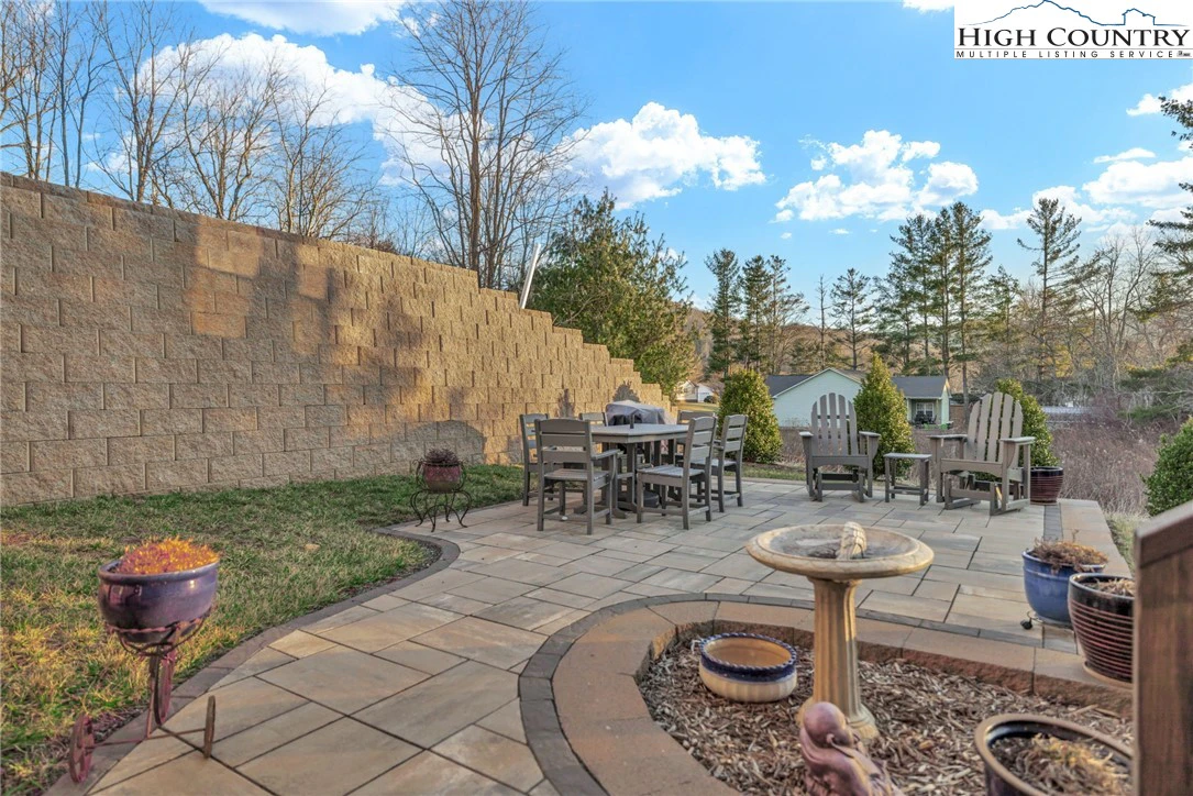 Image number 13 for the current listing