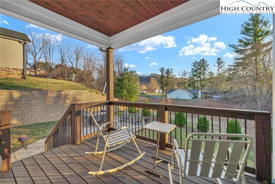 Image number 14 for the current listing