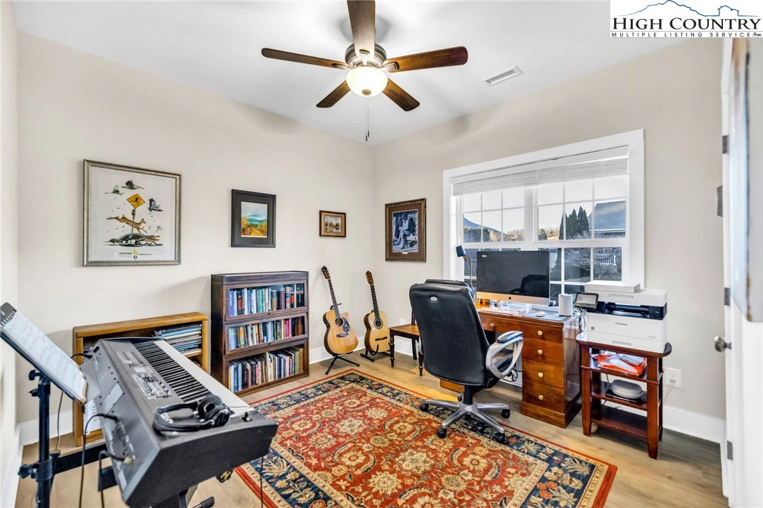 Image number 16 for the current listing