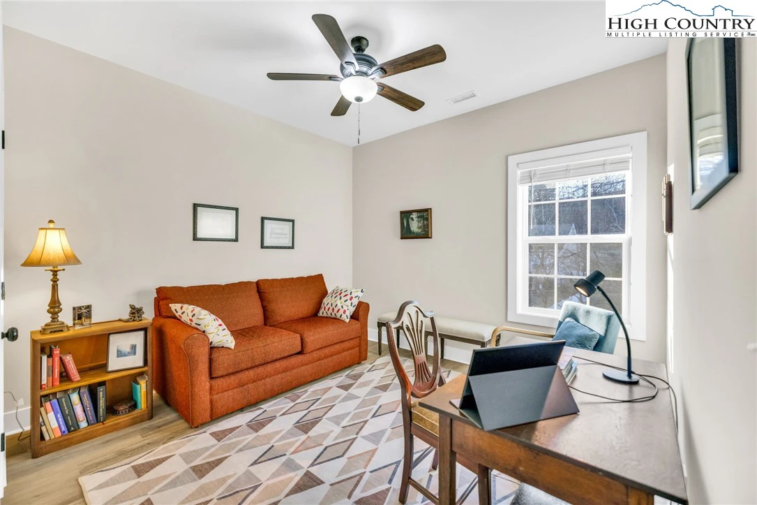 Image number 2 for the current listing