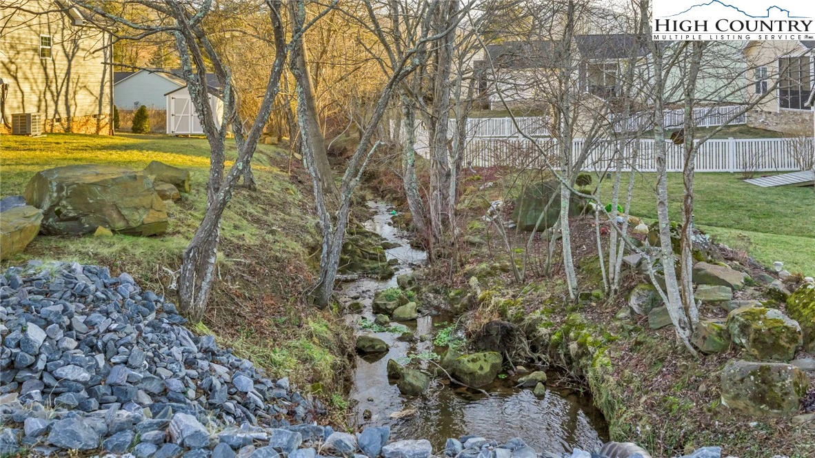 Image number 12 for the current listing