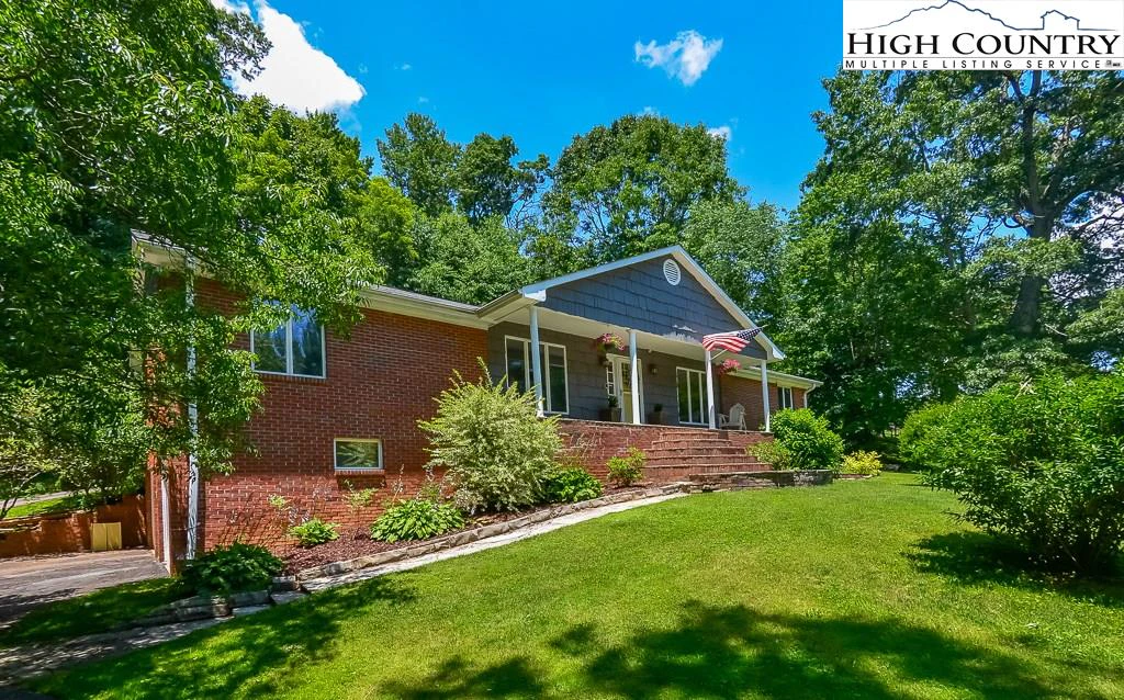 Image number 1 for the current listing