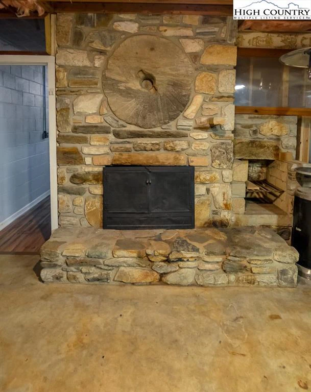 Image number 7 for the current listing